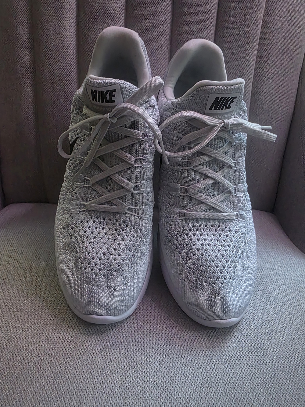 Nike Flyknit Running Sneakers in Light Gray. Used Like New. Size 9